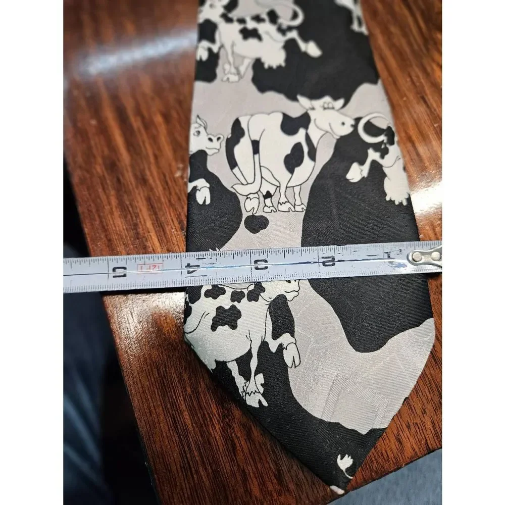 Vintage 80's Cow Print Tie - Picture 3 of 3